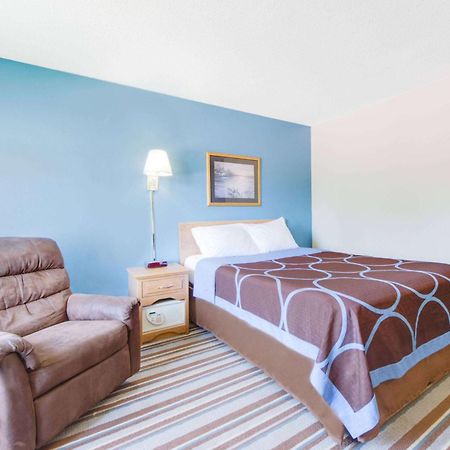 Super 8 By Wyndham Burlington Hotel Exterior photo