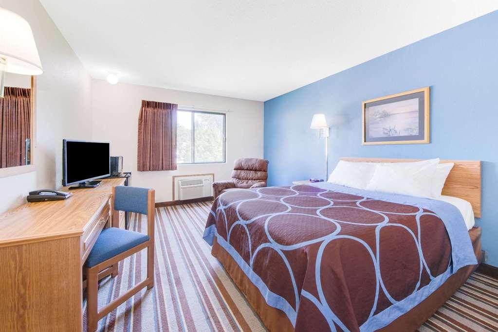 Super 8 By Wyndham Burlington Hotel Room photo