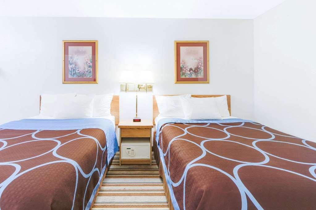 Super 8 By Wyndham Burlington Hotel Room photo