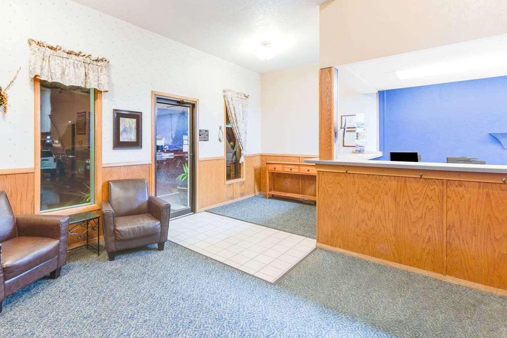 Super 8 By Wyndham Burlington Hotel Interior photo